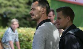 Žaismingai atidaryta stovykla vaikams su negalia