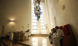 Vyskupas pašventino unikalų vitražą