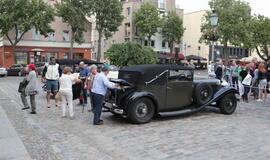 Teatro aikštę papuošė ispanų automobilių paroda