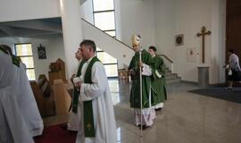 Vyskupas pašventino unikalų vitražą