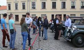 Teatro aikštę papuošė ispanų automobilių paroda