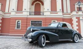 Teatro aikštę papuošė ispanų automobilių paroda