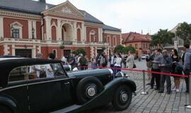 Teatro aikštę papuošė ispanų automobilių paroda