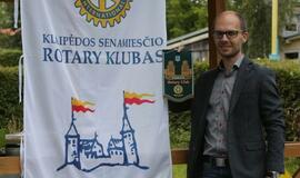 Žaismingai atidaryta stovykla vaikams su negalia