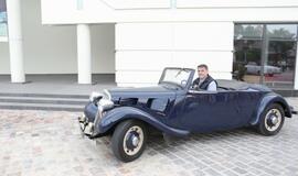 Teatro aikštę papuošė ispanų automobilių paroda