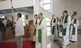 Vyskupas pašventino unikalų vitražą