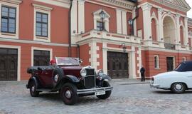 Teatro aikštę papuošė ispanų automobilių paroda