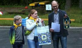 Žaismingai atidaryta stovykla vaikams su negalia