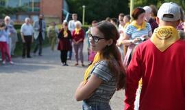 Žaismingai atidaryta stovykla vaikams su negalia