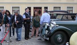 Teatro aikštę papuošė ispanų automobilių paroda