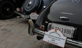 Teatro aikštę papuošė ispanų automobilių paroda