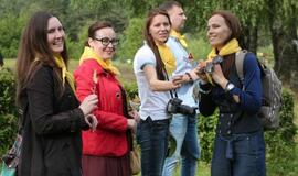 Žaismingai atidaryta stovykla vaikams su negalia