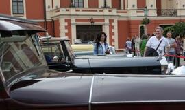 Teatro aikštę papuošė ispanų automobilių paroda