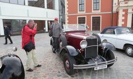 Teatro aikštę papuošė ispanų automobilių paroda