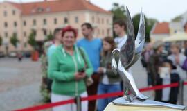 Teatro aikštę papuošė ispanų automobilių paroda