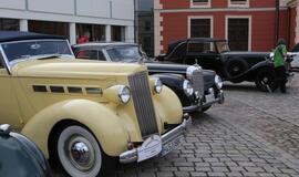 Teatro aikštę papuošė ispanų automobilių paroda