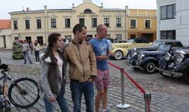 Teatro aikštę papuošė ispanų automobilių paroda