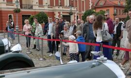 Teatro aikštę papuošė ispanų automobilių paroda