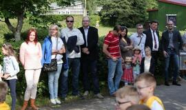 Žaismingai atidaryta stovykla vaikams su negalia