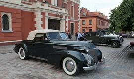 Teatro aikštę papuošė ispanų automobilių paroda