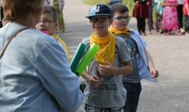 Žaismingai atidaryta stovykla vaikams su negalia