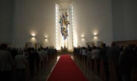 Vyskupas pašventino unikalų vitražą