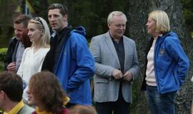 Žaismingai atidaryta stovykla vaikams su negalia