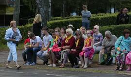 Žaismingai atidaryta stovykla vaikams su negalia