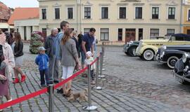 Teatro aikštę papuošė ispanų automobilių paroda