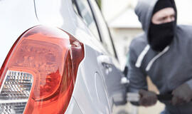 Vagysčių iš automobilių tyrimus klampina "nindzės"