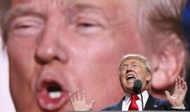 CNN apklausa: Donaldas Trampas gerokai lenkia Hilari Klinton