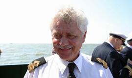 Vainikų nuleidimas į jūrą