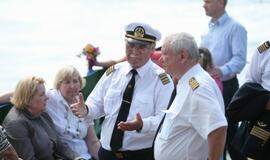 Vainikų nuleidimas į jūrą