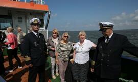 Vainikų nuleidimas į jūrą