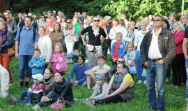 Himno giedojimas ir koncertas