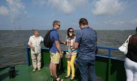 Vainikų nuleidimas į jūrą