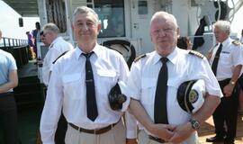 Vainikų nuleidimas į jūrą