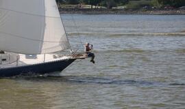 Vainikų nuleidimas į jūrą