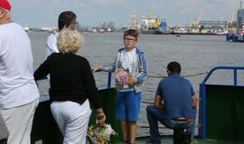 Vainikų nuleidimas į jūrą