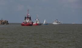 Vainikų nuleidimas į jūrą