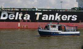 Vainikų nuleidimas į jūrą