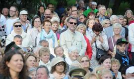 Himno giedojimas ir koncertas