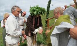 Aplink Šatrijos kalną - senosios baltų maldos