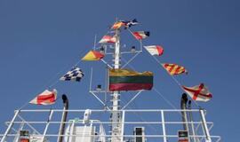 Vainikų nuleidimas į jūrą