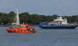 Vainikų nuleidimas į jūrą