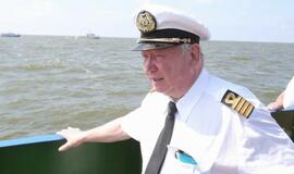 Vainikų nuleidimas į jūrą