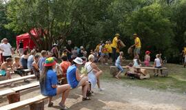 Kasmetinė lietuvių liaudies šventė pritraukia vis daugiau žmonių