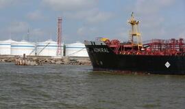 Vainikų nuleidimas į jūrą