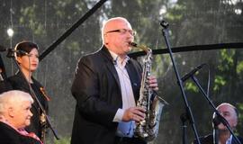 Himno giedojimas ir koncertas