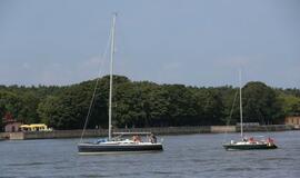 Vainikų nuleidimas į jūrą